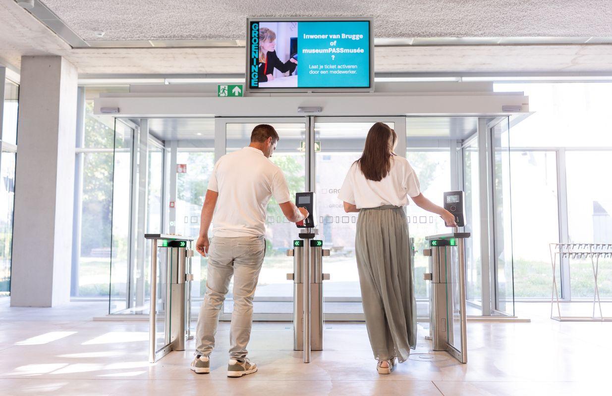 Access control with turnstiles