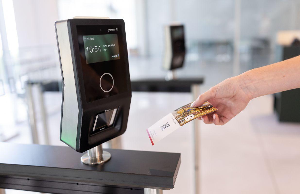 Access control with turnstiles